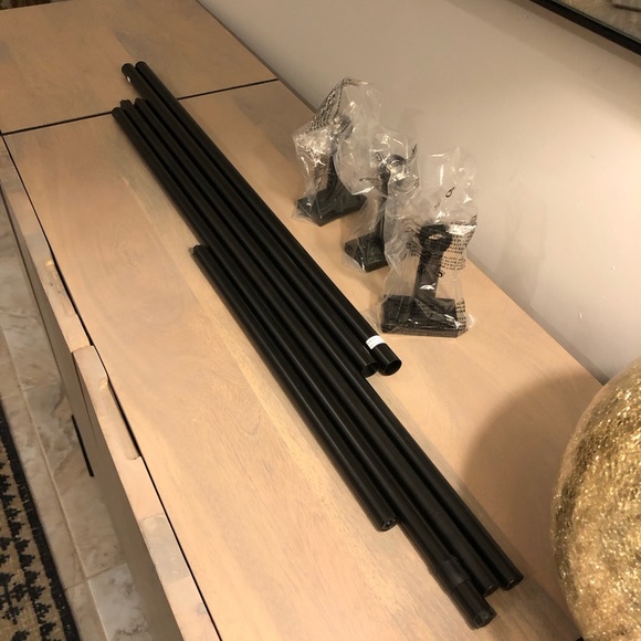 Pottery Barn Curtain Rod & Wall Bracket Antique Bronze Rod 0.75”D length 44”-68” - Picture 3 of 9